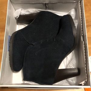 White Mountain blue suede booties 7.5
